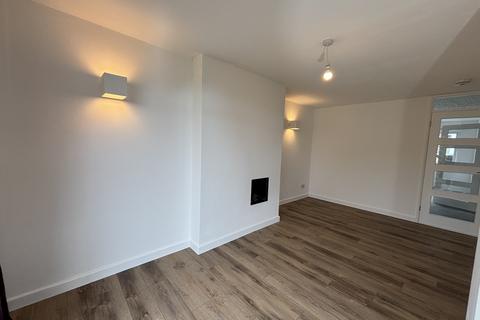 3 bedroom semi-detached house to rent, Raymond Road, Redruth, TR15