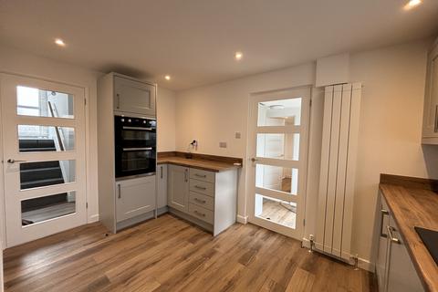 3 bedroom semi-detached house to rent, Raymond Road, Redruth, TR15