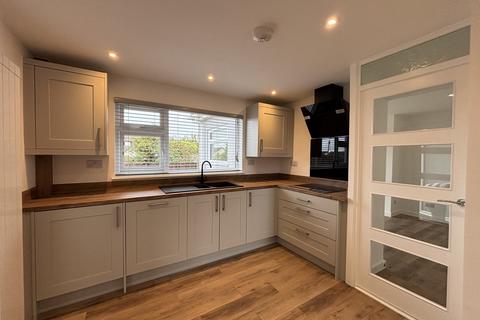 3 bedroom semi-detached house to rent, Raymond Road, Redruth, TR15
