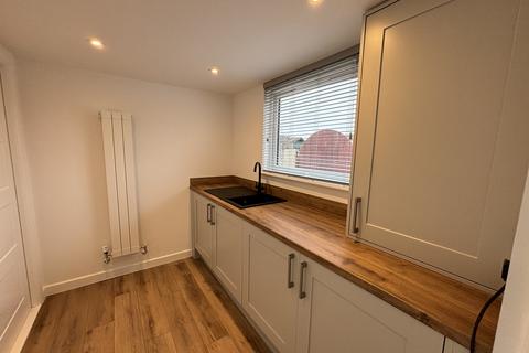 3 bedroom semi-detached house to rent, Raymond Road, Redruth, TR15