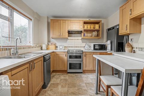 3 bedroom terraced house for sale, New Road, Aylesford
