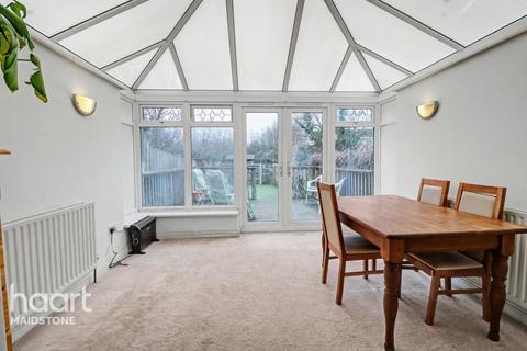 3 bedroom terraced house for sale, New Road, Aylesford