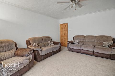 3 bedroom terraced house for sale, New Road, Aylesford