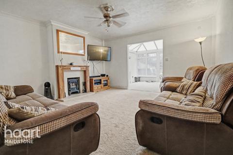 3 bedroom terraced house for sale, New Road, Aylesford