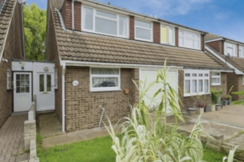 3 bedroom detached house to rent, Birch Close, Romford, Essex, RM7