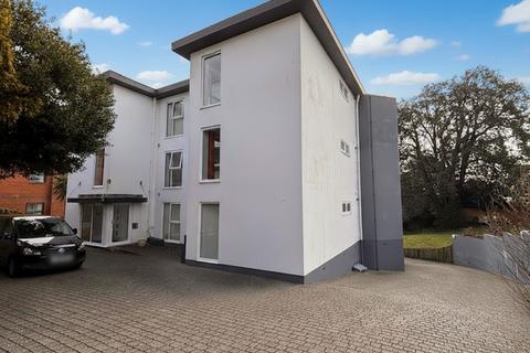 2 bedroom flat to rent, East Cliff Road, Littlehayes, EX7
