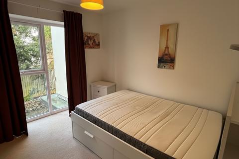 2 bedroom flat to rent, East Cliff Road, Littlehayes, EX7