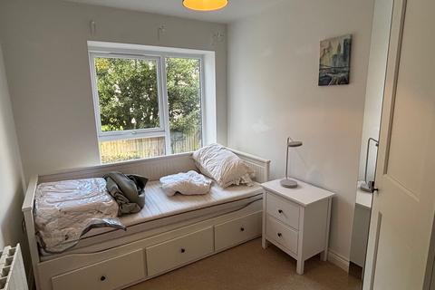 2 bedroom flat to rent, East Cliff Road, Littlehayes, EX7