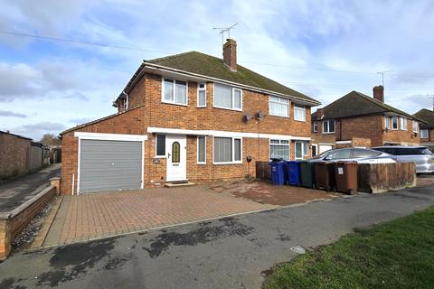 3 bedroom semi-detached house to rent, Grimsbury Drive, Banbury, OX16