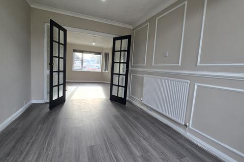 3 bedroom semi-detached house to rent, Grimsbury Drive, Banbury, OX16