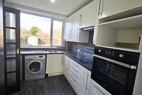 3 bedroom semi-detached house to rent, Grimsbury Drive, Banbury, OX16