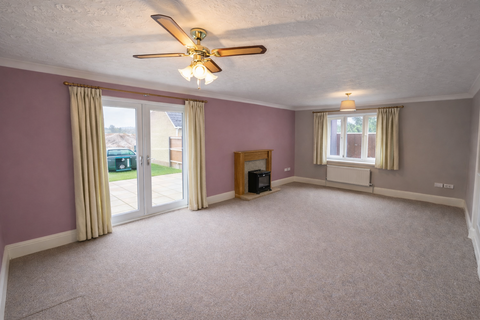 5 bedroom detached house to rent, Kitchener Close, Brandon, IP27