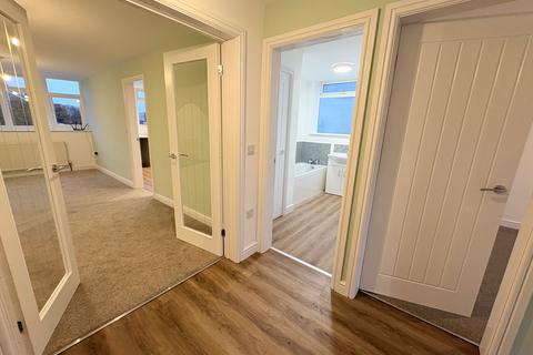 4 bedroom bungalow to rent, Alpine Drive, Cannock, WS12