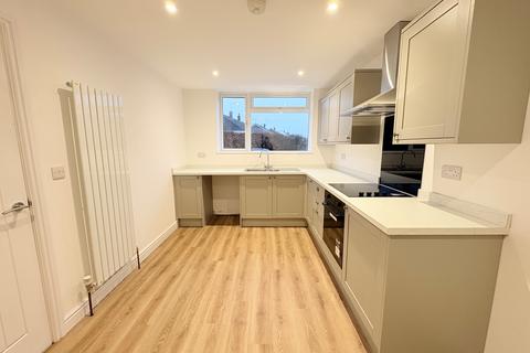 4 bedroom bungalow to rent, Alpine Drive, Cannock, WS12