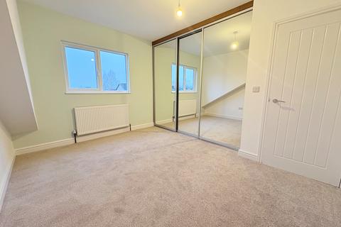 4 bedroom bungalow to rent, Alpine Drive, Cannock, WS12