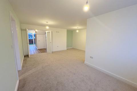 4 bedroom bungalow to rent, Alpine Drive, Cannock, WS12