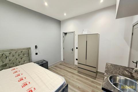 1 bedroom in a house share to rent, Bournemouth Park Road, SOUTHEND-ON-SEA, SS2
