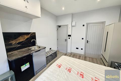 1 bedroom in a house share to rent, Bournemouth Park Road, SOUTHEND-ON-SEA, SS2