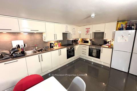 6 bedroom end of terrace house to rent, Cardigan Road, Hyde Park LS6