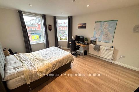 5 bedroom end of terrace house to rent, Cardigan Road, Hyde Park LS6