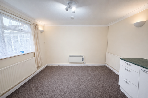 1 bedroom apartment to rent, Bells Lane, Rochester, ME3