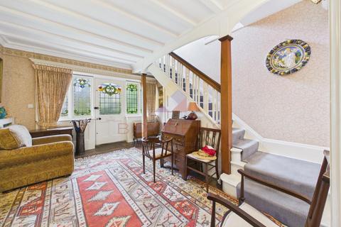 4 bedroom detached house for sale, Fitzwalter Road, Colchester CO3