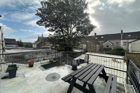 4 bedroom flat to rent, Swansea SA1