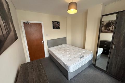 4 bedroom flat to rent, Swansea SA1