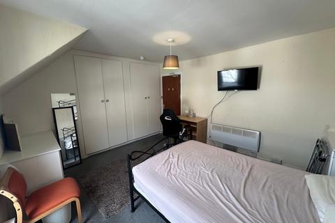 4 bedroom flat to rent, Swansea SA1