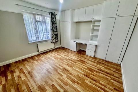 undefined, Cranbrook Rise, Ilford, IG1