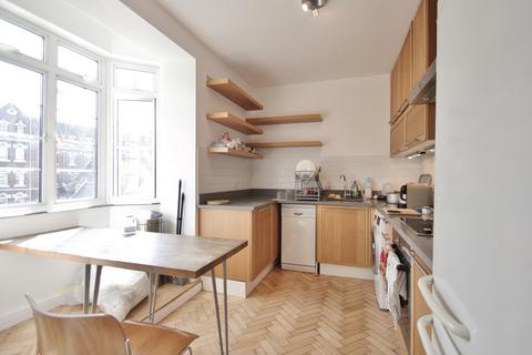1 bedroom flat to rent, Latymer Court, Hammersmith Road, Hammersmith, W6