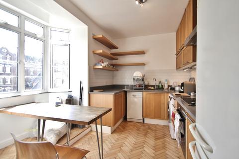 1 bedroom flat to rent, Latymer Court, Hammersmith Road, Hammersmith, W6