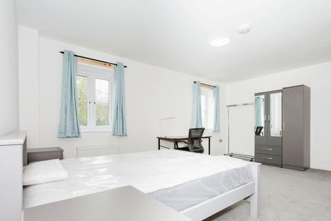 Circus Drive, CAMBRIDGE, CB4