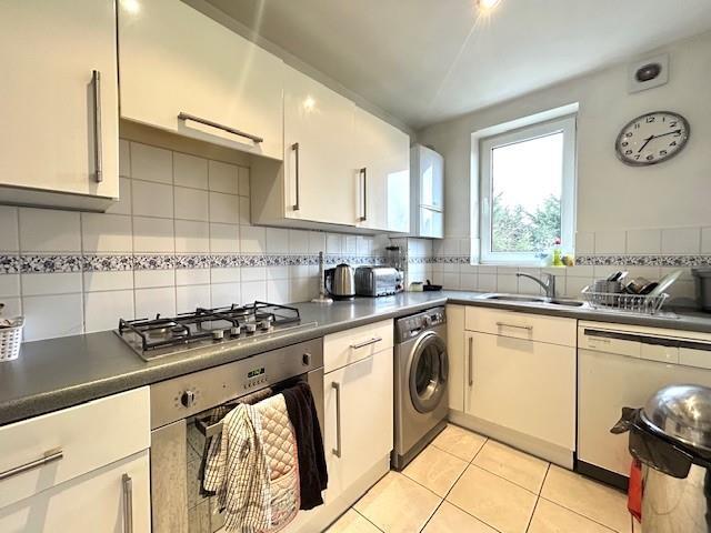 Kitchen 2.jpg
