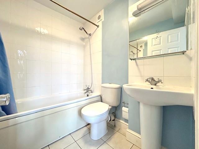 1st bathroom.jpg