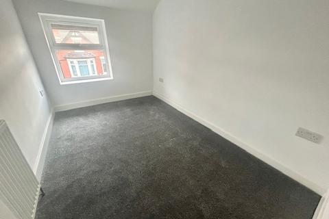 2 bedroom apartment to rent, Osborne Road, Blackpool, FY4