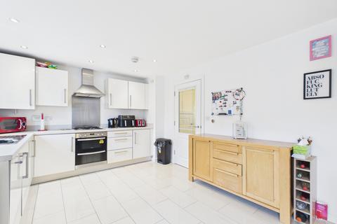 4 bedroom semi-detached house for sale, Royal Gardens, Tadley, RG26