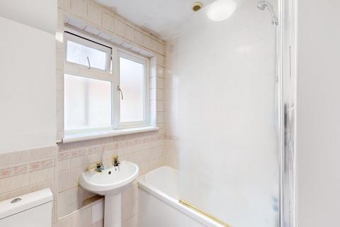 2 bedroom flat for sale, Rodwell Close, Ruislip HA4