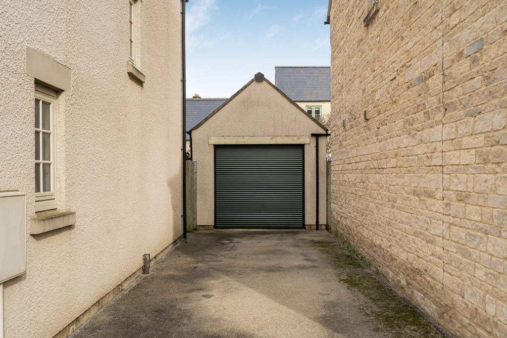 Garage & Parking