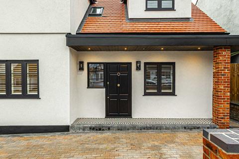 5 bedroom detached house for sale, Woodfield Park Drive, Leigh-on-sea, SS9