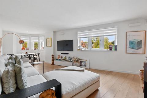 2 bedroom flat for sale, Archway Road, Highgate, London, N6