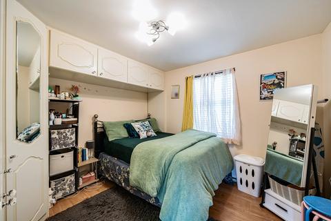 2 bedroom apartment for sale, Junction Road, Romford RM1