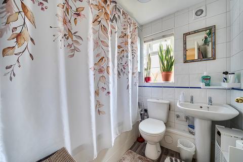 2 bedroom apartment for sale, Junction Road, Romford RM1