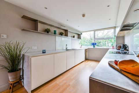 3 bedroom flat to rent, Gloucester Avenue, Camden, London, NW1