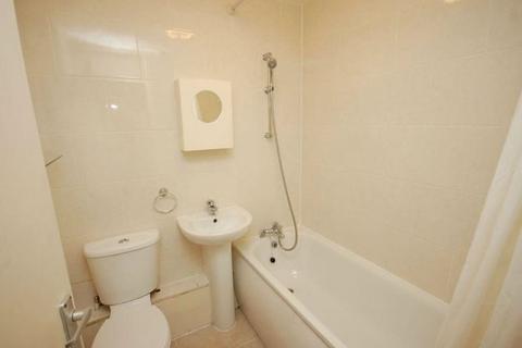 2 bedroom apartment to rent, Chilvins Court, 172 Nether Street, London, N3