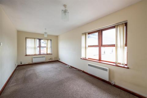 1 bedroom flat for sale, Brighton Road, Horley