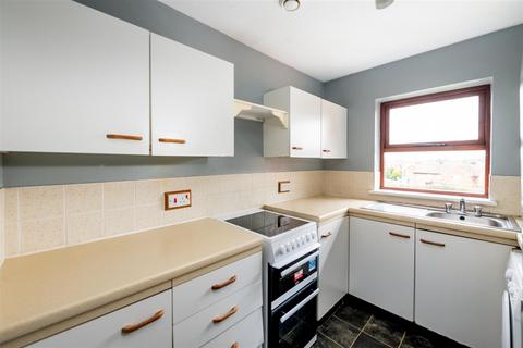1 bedroom flat for sale, Brighton Road, Horley