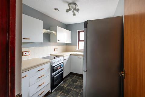 1 bedroom flat for sale, Brighton Road, Horley