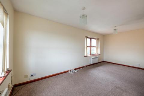 1 bedroom flat for sale, Brighton Road, Horley