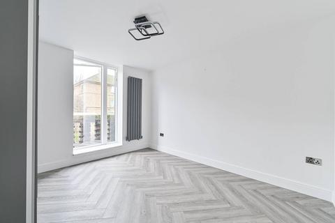 2 bedroom flat for sale, Dog Kennel Hill Estate, East Dulwich, London, SE22